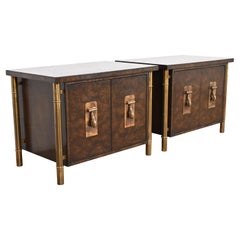 Tables de nuit Hollywood Regency en bois de ronce et laiton Bernhard Rohne pour Mastercraft