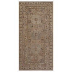 Antiker handgewebter Khotan-Teppich aus Wolle