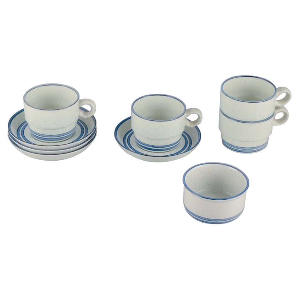 Stig Lindberg, Gustavsberg. Four "Dart" coffee cups and saucers and sugar bowl For Sale
