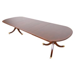 Kindel Furniture table de salle à manger géorgienne à double piédestal en acajou, revernie