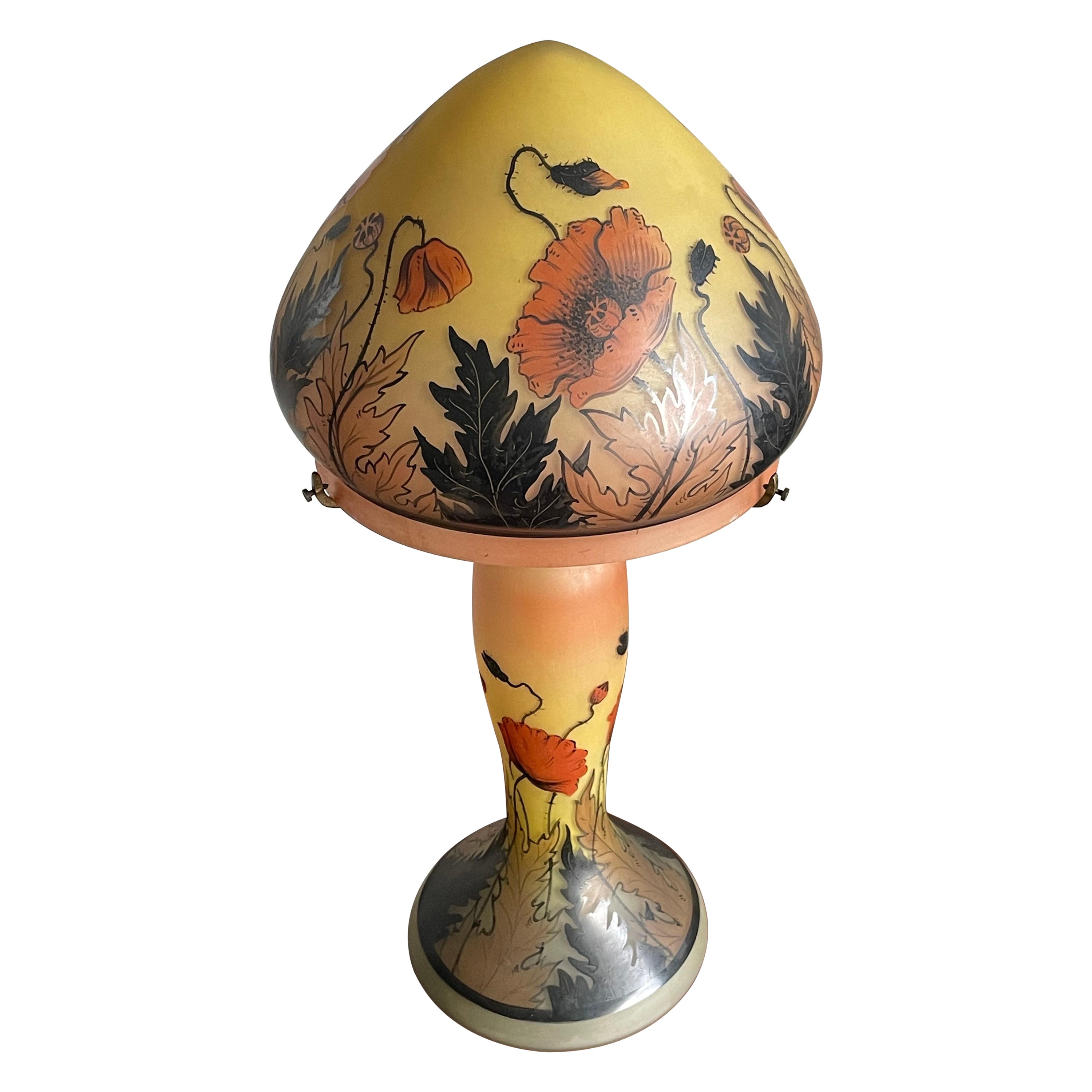 Lampe de table ou de bureau Arts and Crafts en verre teinté avec Fleurs de coquelicots peintes à la main