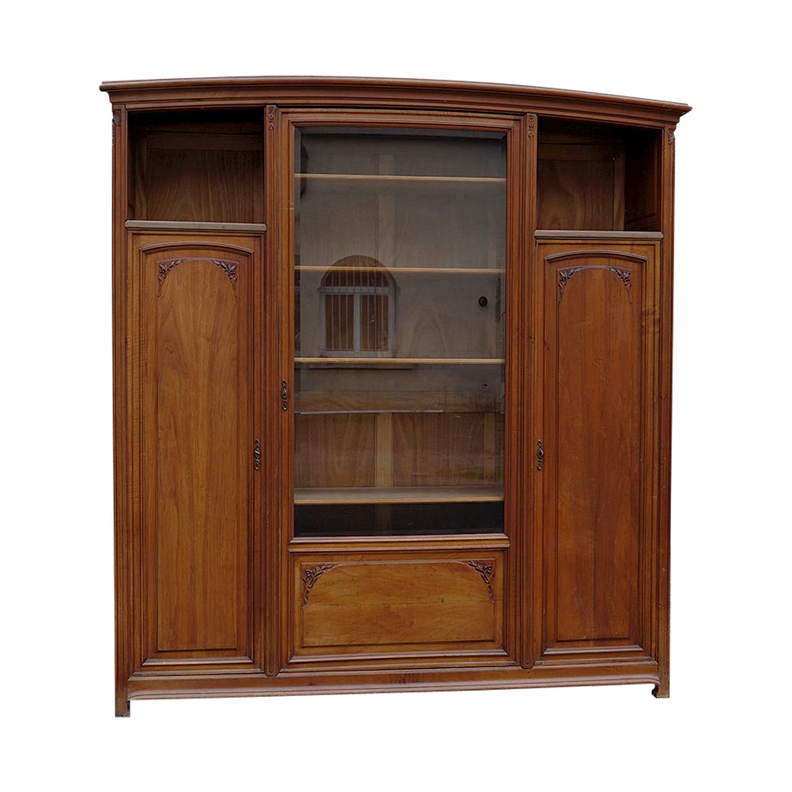 Jugendstil Nussbaum Bücherregal / Vitrine, um 1910 im Angebot