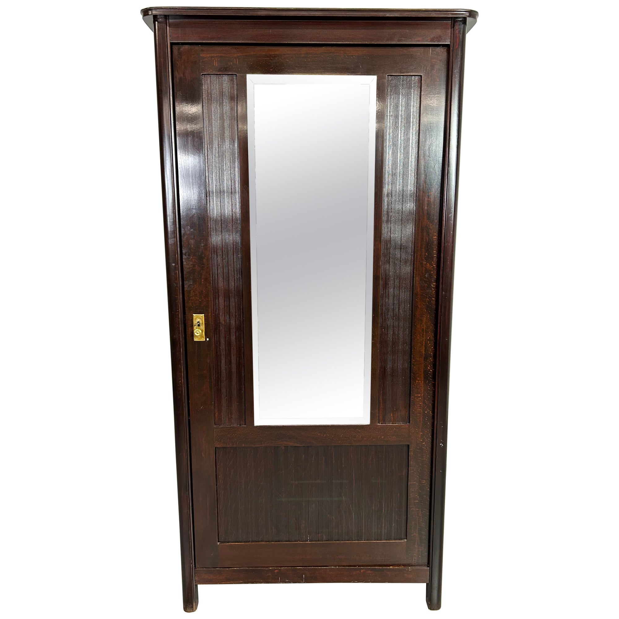 Jugendstil Thonet Kleiderschrank im Angebot