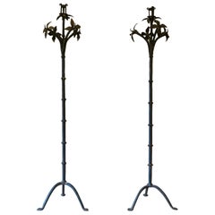 Pareja alta de candelabros de hierro forjado, principios del siglo XIX