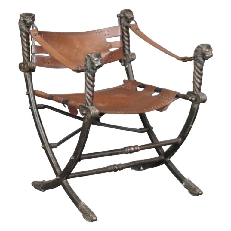 Fantastischer Savonarolla-Stuhl mit Löwenkopf aus Bronze und Leder  im Angebot