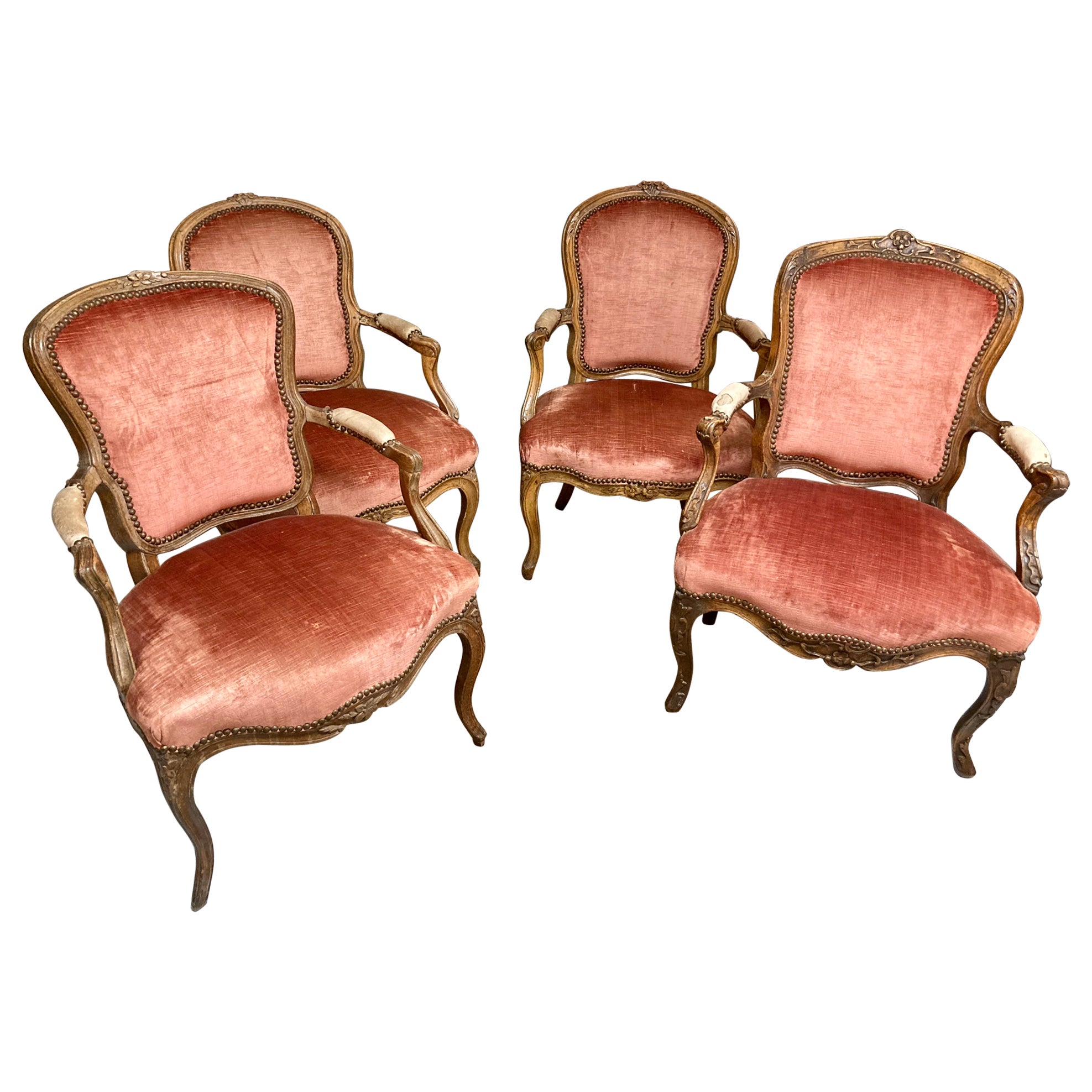 Chaises fauteuils Louis XV du 18ème siècle, chacune avec des sculptures uniques - Lot de 4