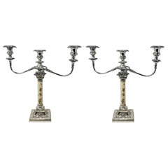 Paire de chandeliers anglais Aesthetic Movement en argent plaqué Circa 1950-60.