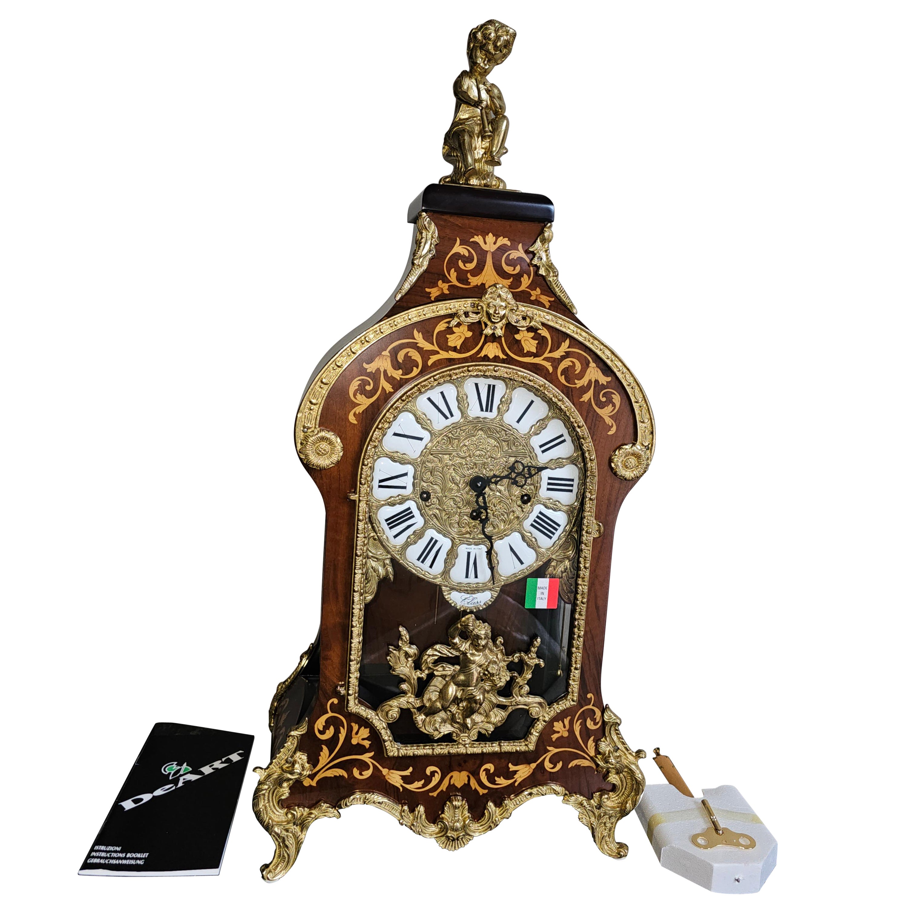 Grande horloge de cheminée Franz Hermle en marqueterie italienne DeArt et étui en bronze doré