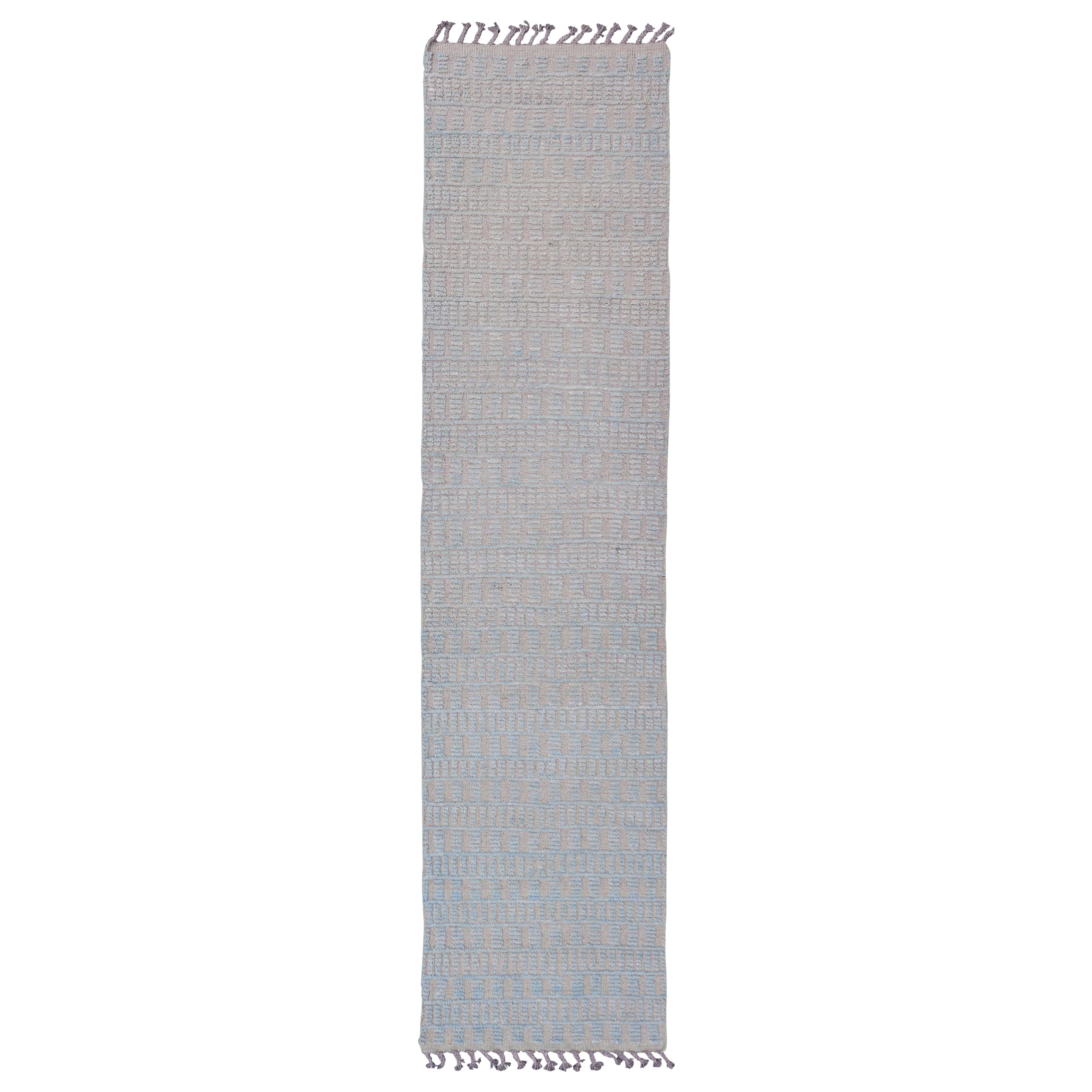 Tapis de course moderne et décontracté en couleur Lt. Couleurs bleues et taupe au design minimaliste