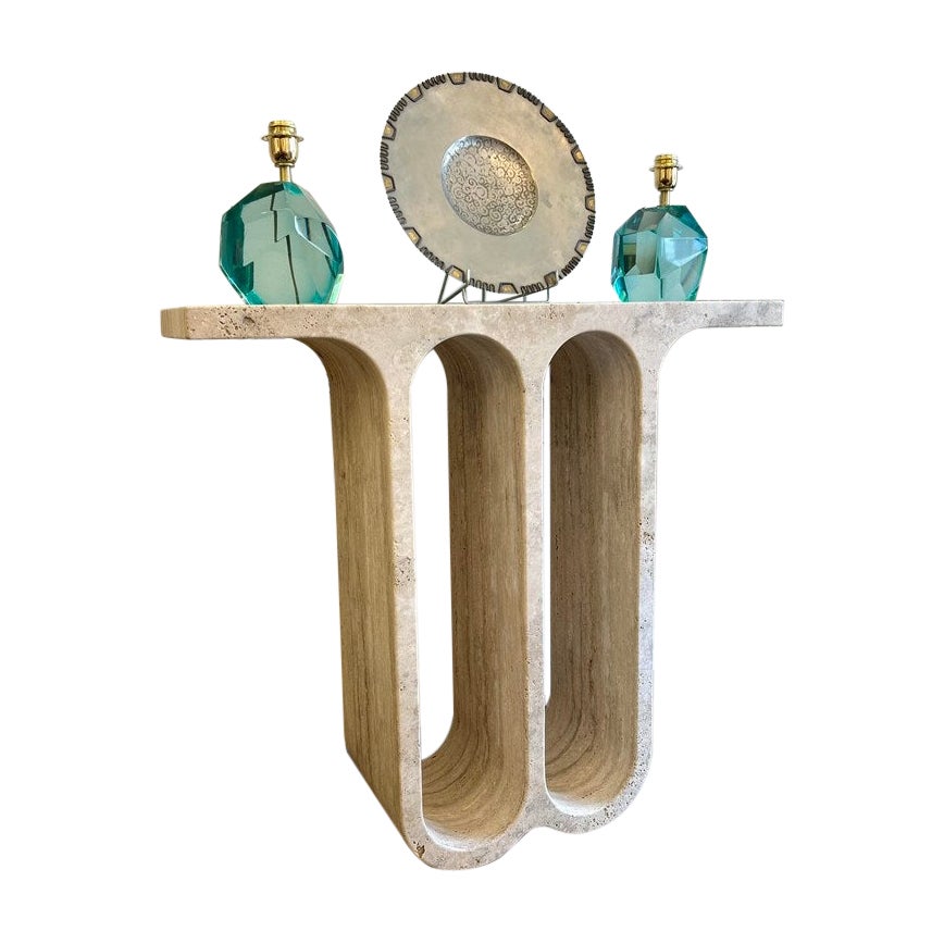 Scultura monoblocco con console ad arco in travertino, CIRCA 1980