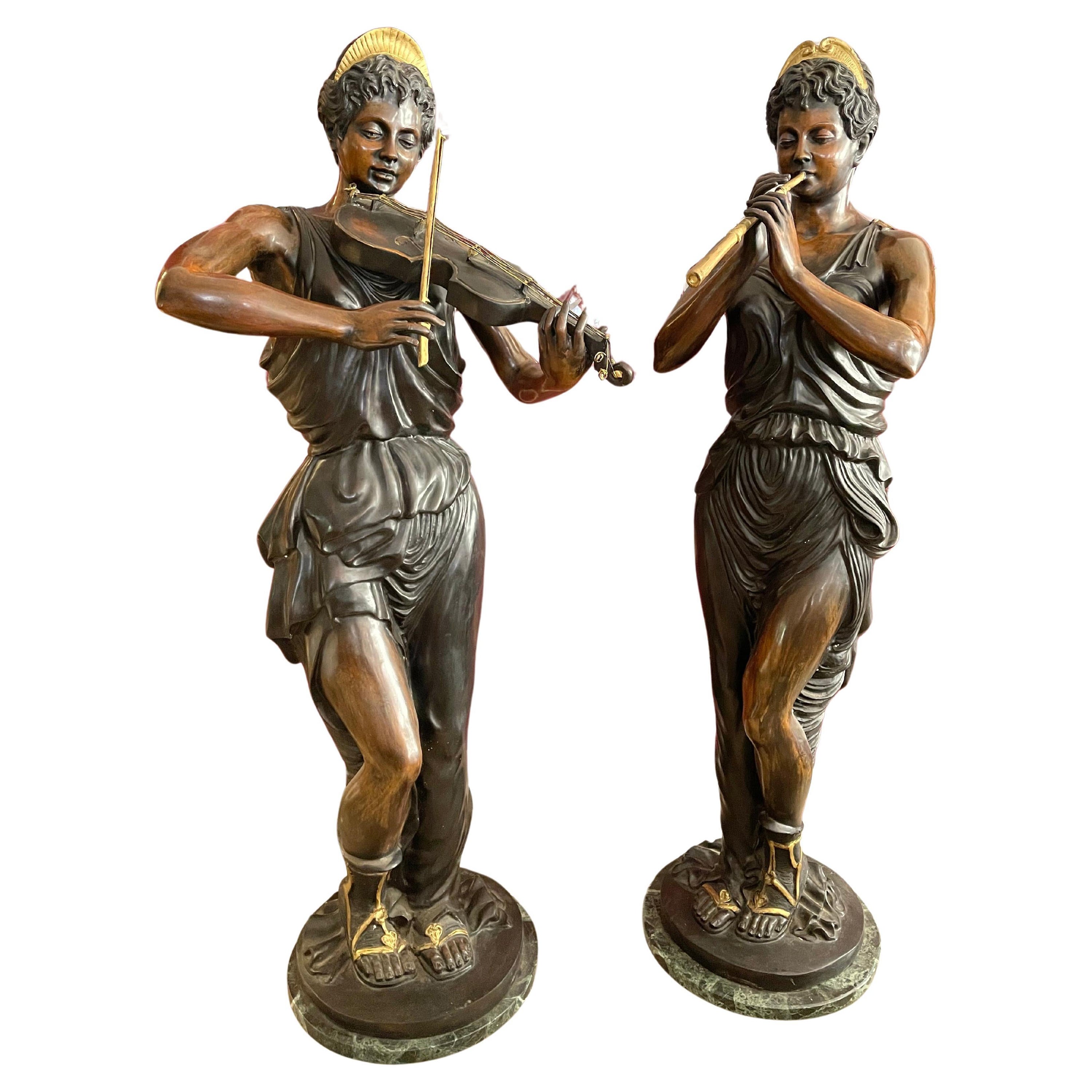 Coppia di Statue flute player and violinist in bronzo  For Sale
