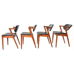 Ensemble de quatre chaises de salle à manger Kai Kristiansen modèle 42 en teck