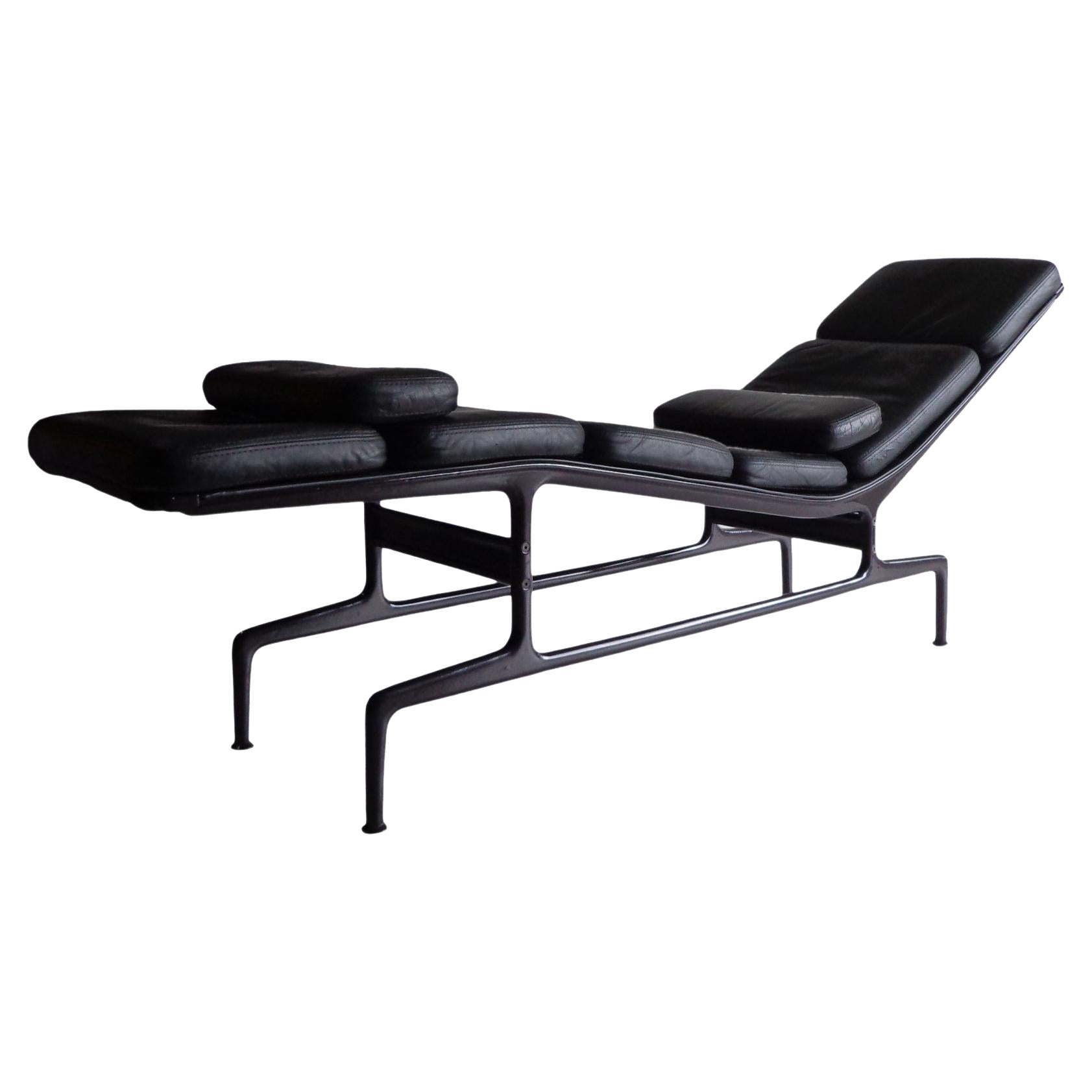 Eames "Billy Wilder" ES106 Chaise Longue for Herman Miller For Sale