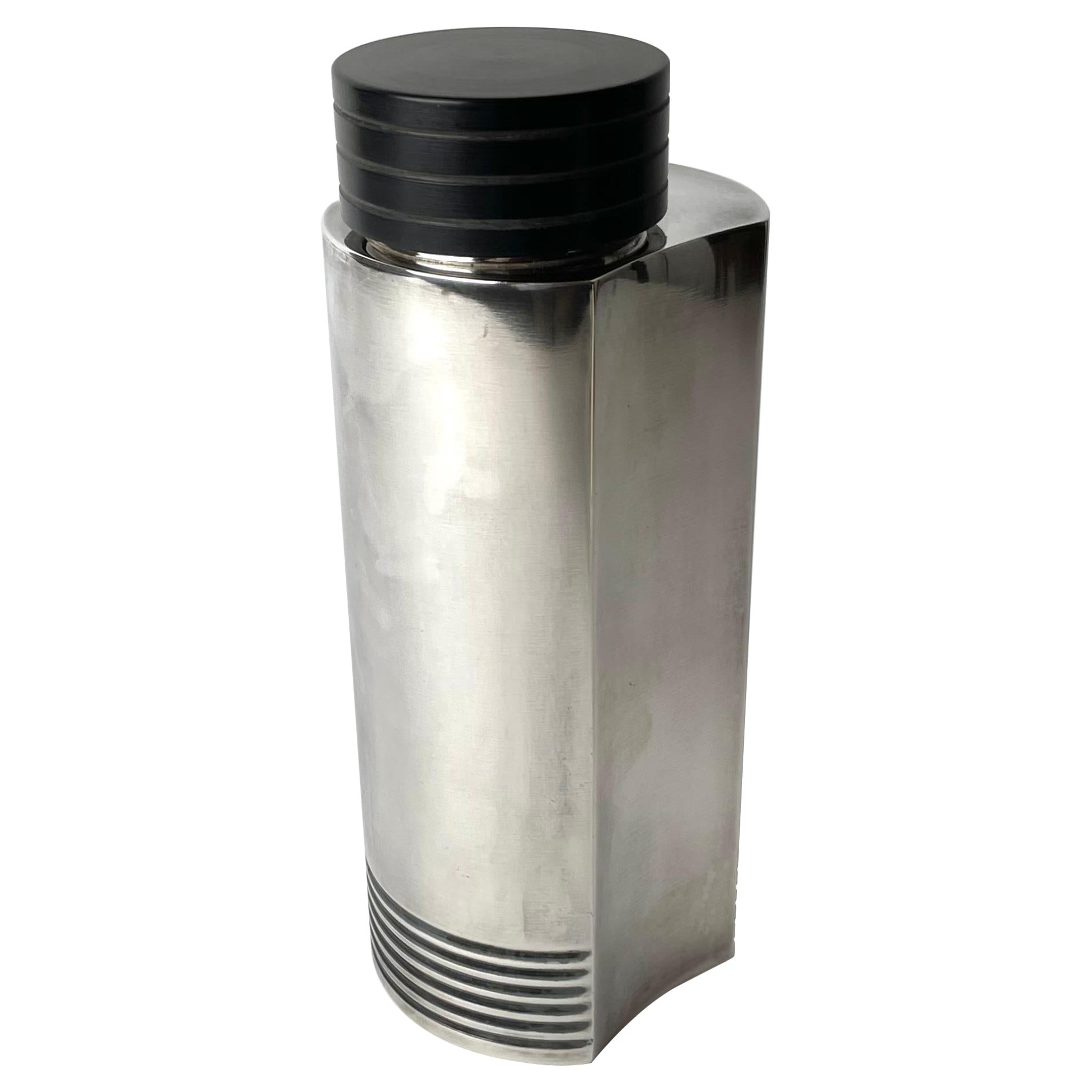 Elegant Art Deco Cocktail Shaker designed by Folke Arström in 1935 for GAB For Sale