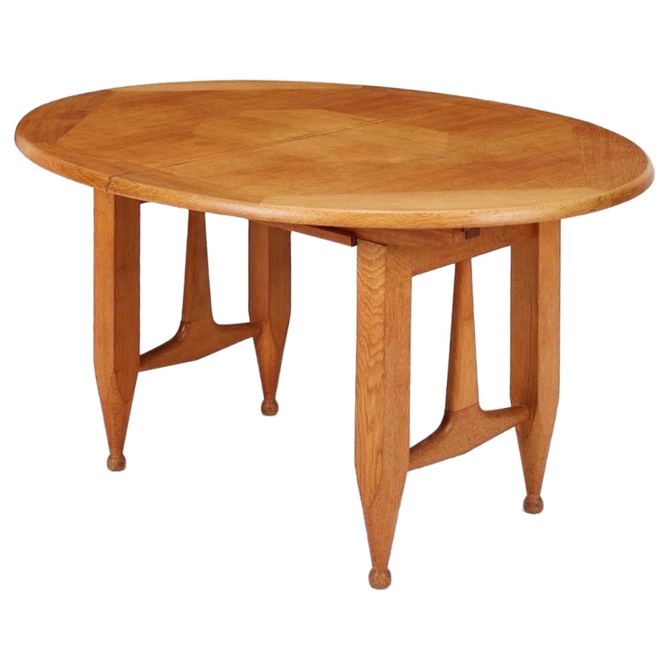 Table centrale ou table de salle à manger en chêne blond par Guillerme and Chambron pour Votre Maison en vente