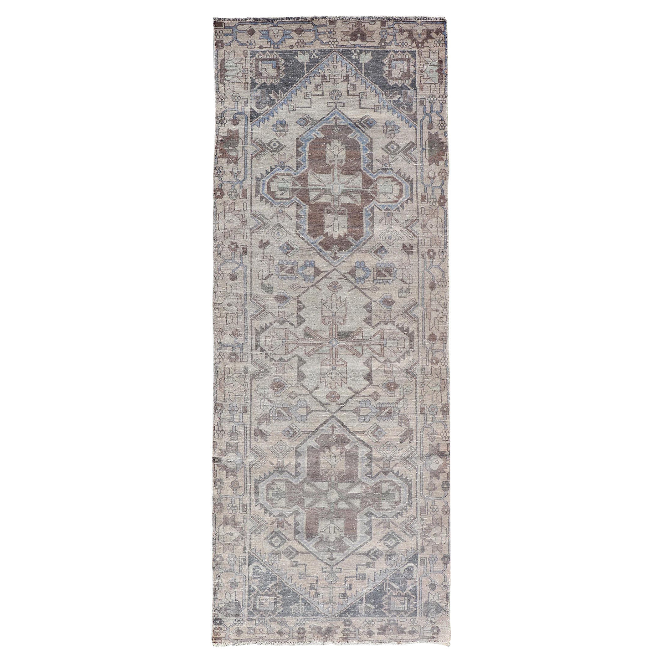 Persischer Hamadan-Läufer im Vintage-Stil mit Medaillons in Creme, Hellgrau und Lt Blau