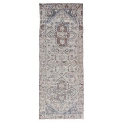 Runner persiano vintage di Hamadan con medaglioni in crema, grigio chiaro e blu chiaro