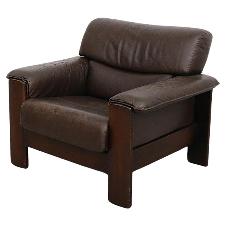 Chaise longue en cuir Brown Leolux des années 1960 avec cadre en Oak Oak teinté foncé