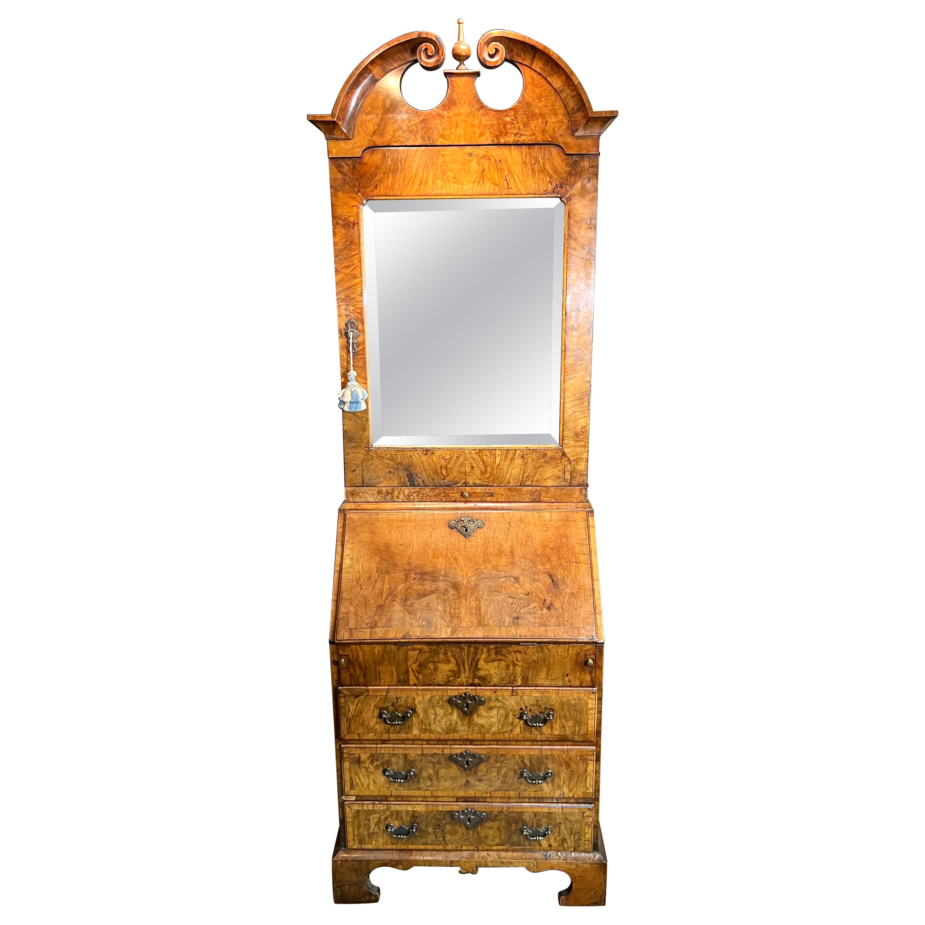 A rare small early-18th century walnut bureau bookcase/ cabinet For Sale