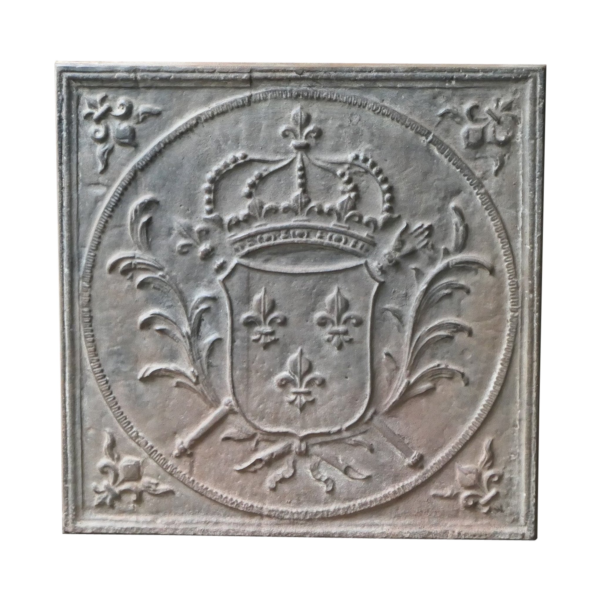 Plaque de cheminée / crédence arrière « Arms of France » de style Louis XV du 20ème siècle