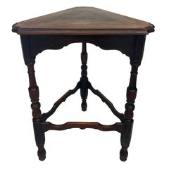 Table d'appoint triangulaire vintage Kittinger.