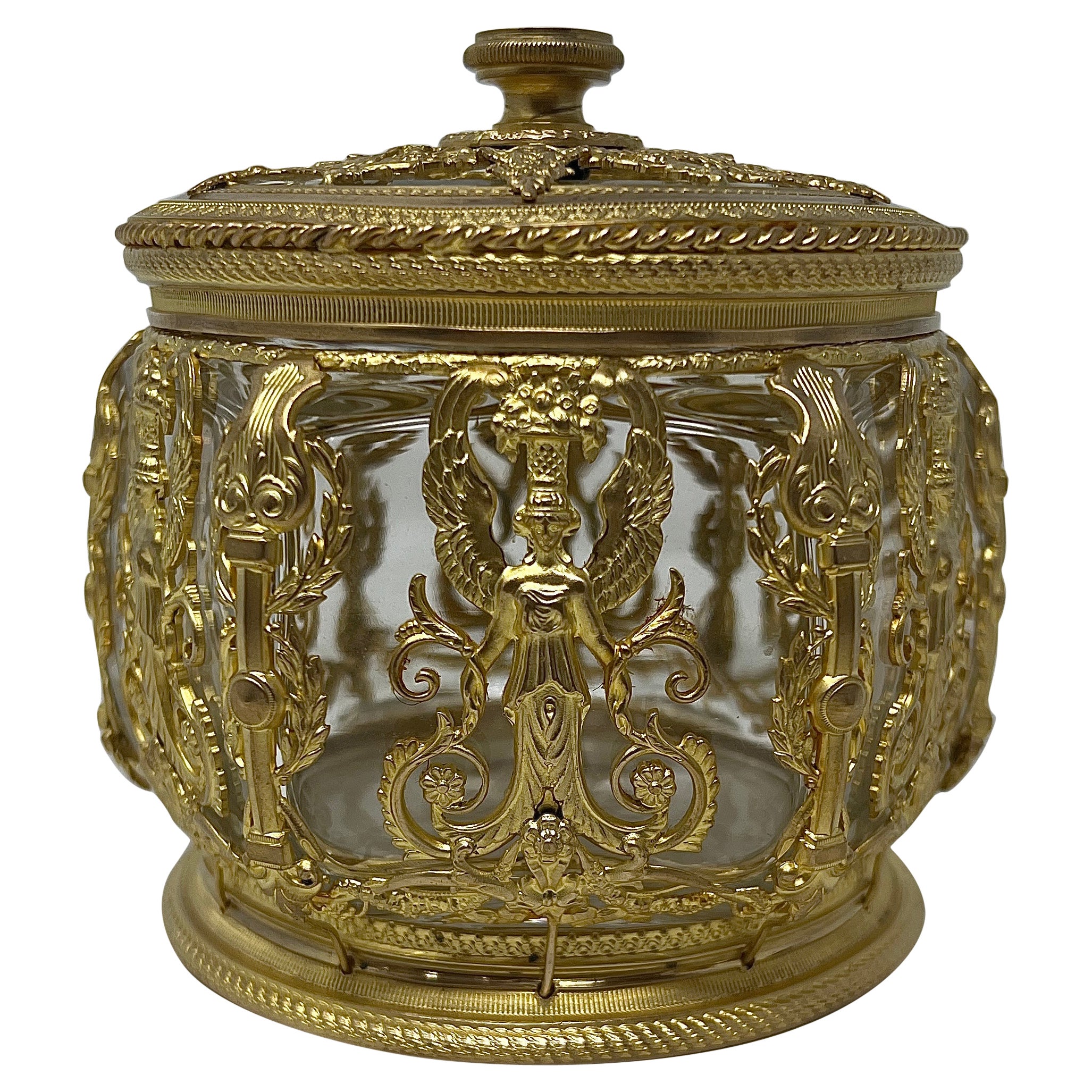 Boîte à bijoux française ancienne en cristal taillé montée sur bronze doré, vers les années 1890.