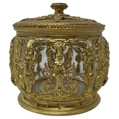 Boîte à bijoux française ancienne en cristal taillé montée sur bronze doré, vers les années 1890.