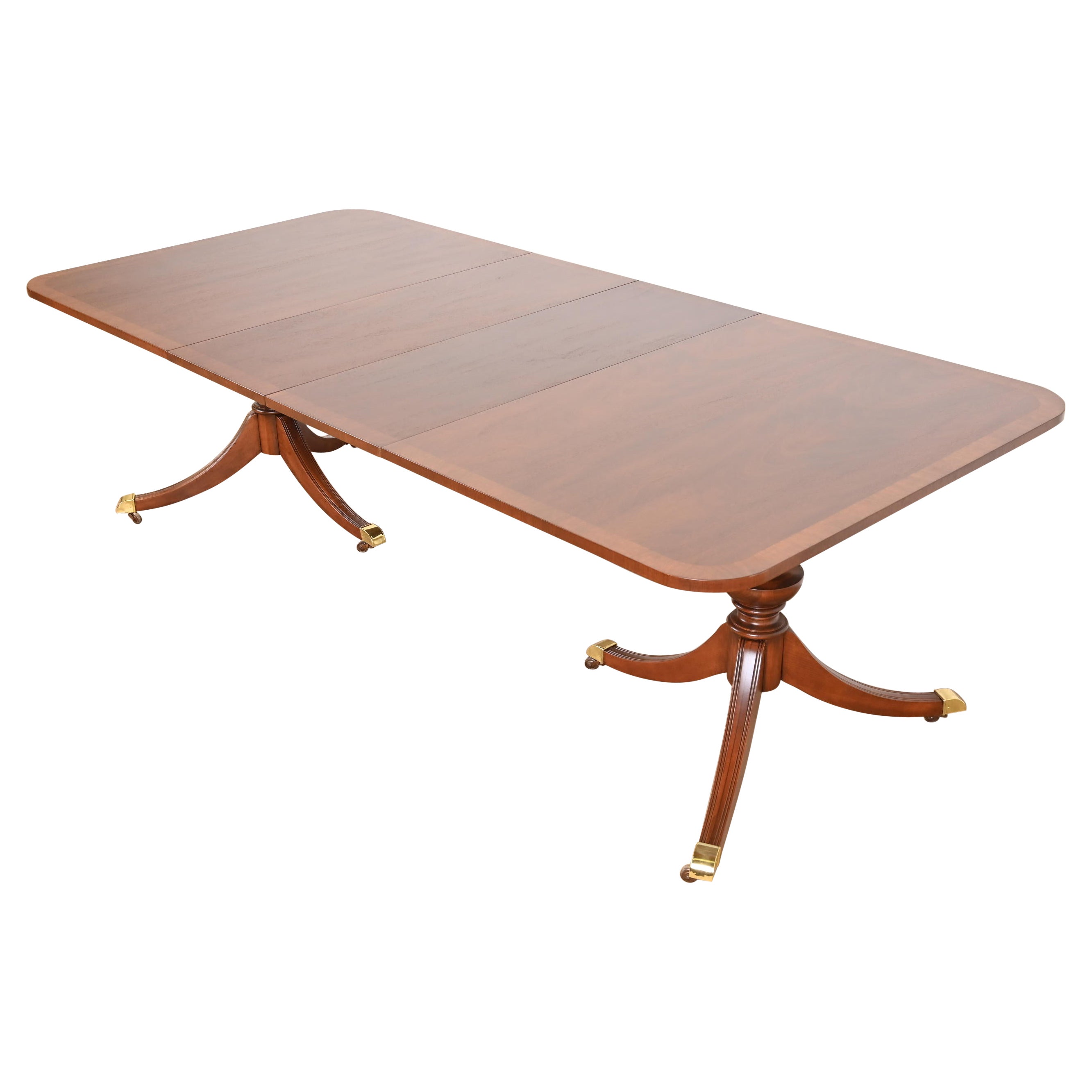 Table de salle à manger géorgienne à double piédestal en acajou de style Baker Furniture, revernie en vente