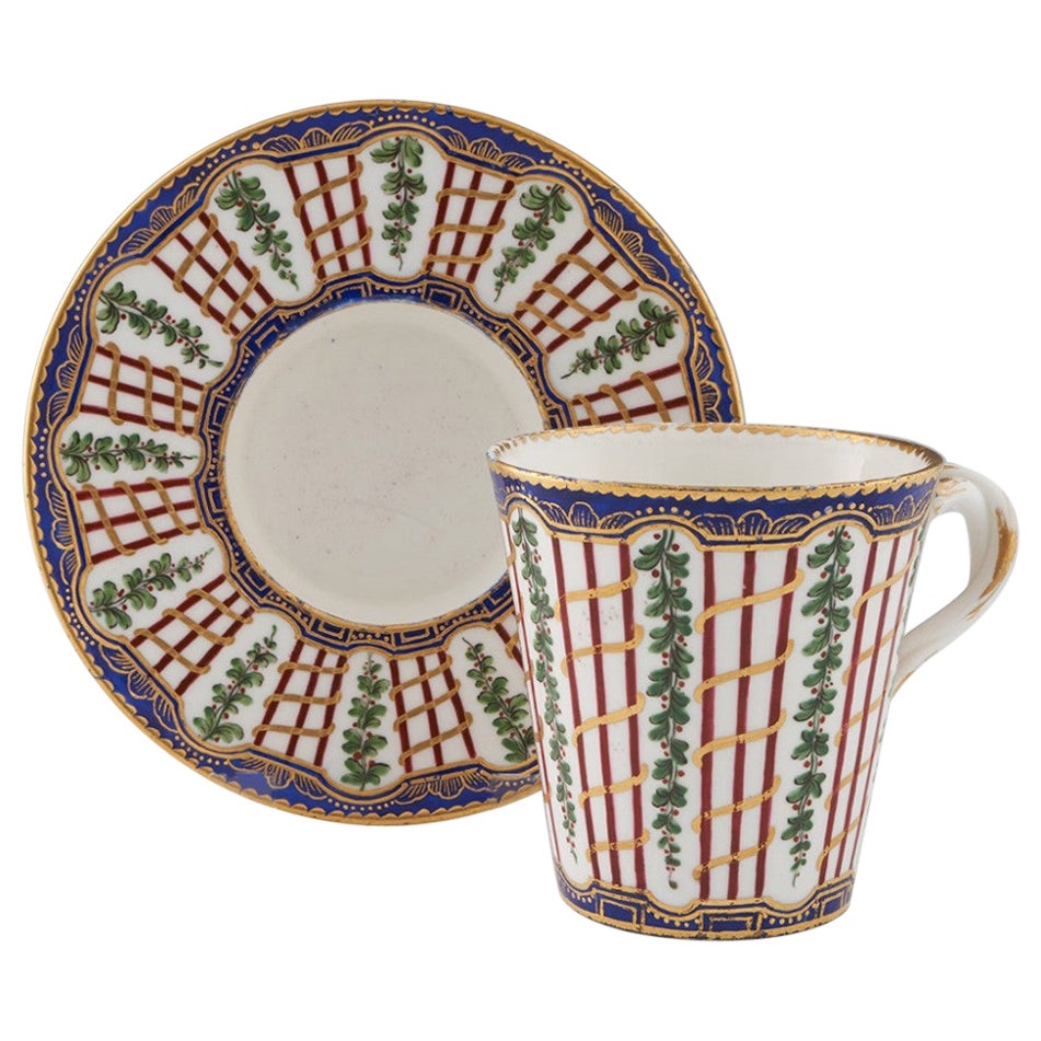 Tasse et soucoupe Trembleuse en porcelaine de Sèvres Première taille  en vente