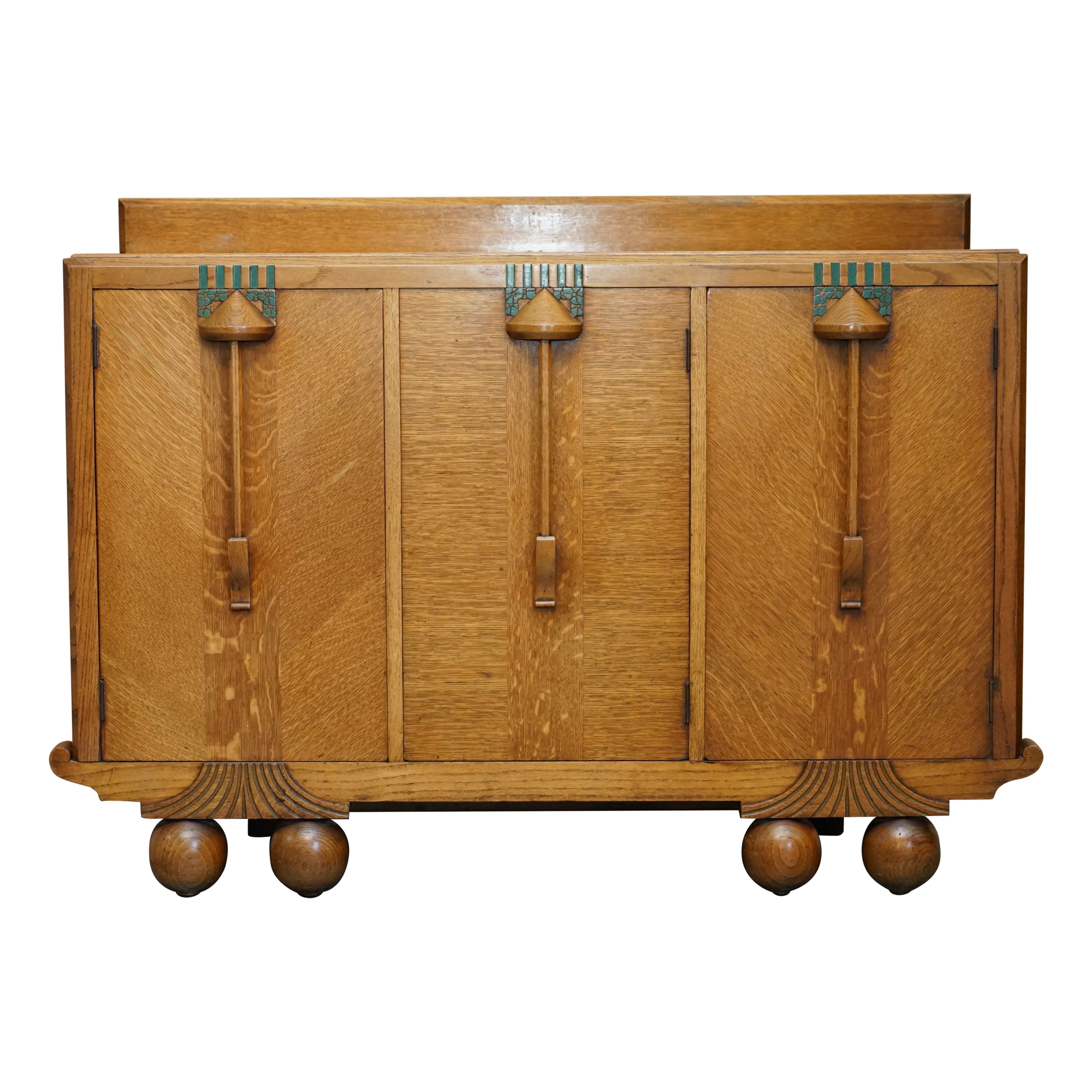 FINE LIBERTY'S COTSWOLD ART DECO OAK CARVED SiDEBOARD CIRCA 1920 PART OF A SUITE For Sale