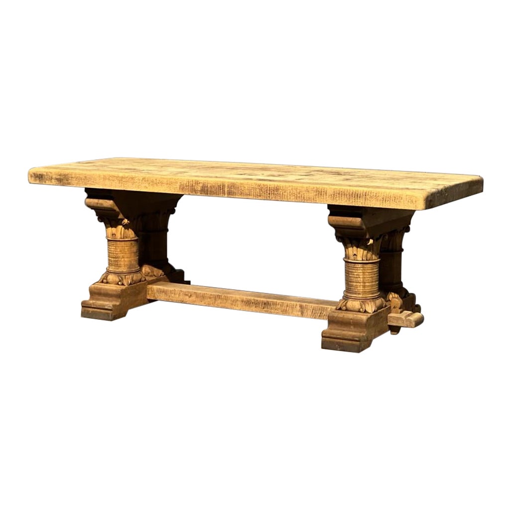 Merveilleuse table à manger de ferme en chêne français avec base architecturale en vente