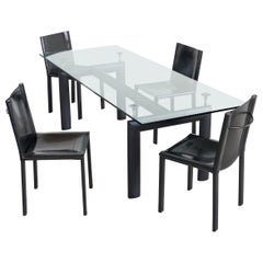 Set di tavolo Le Corbusier LC6 e 4 sedie Matteo Grassi in pelle nera anni '90