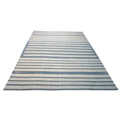 Vintage Dhurrie Teppich, mit blauen geometrischen Streifen, von Rug & Kilim