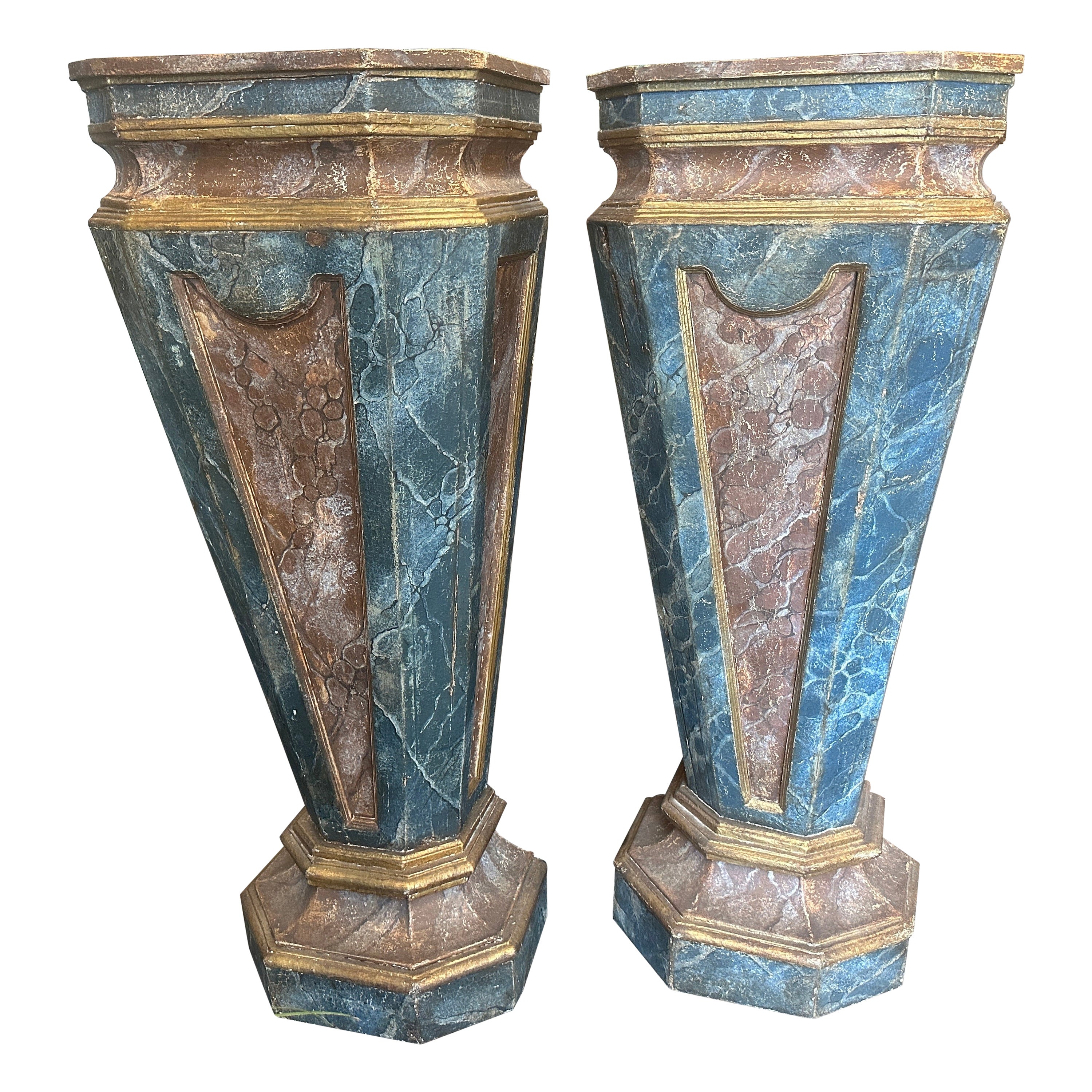 Deux colonnes en bois laqué de style Louis XVI de la fin du XIXe siècle