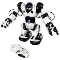 Robot-jouet postmoderne chinois Robotsapien de WowWee en plastique noir et blanc, années 2000