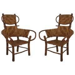 Paire de vieux fauteuils d'enfant en paille de pacanier