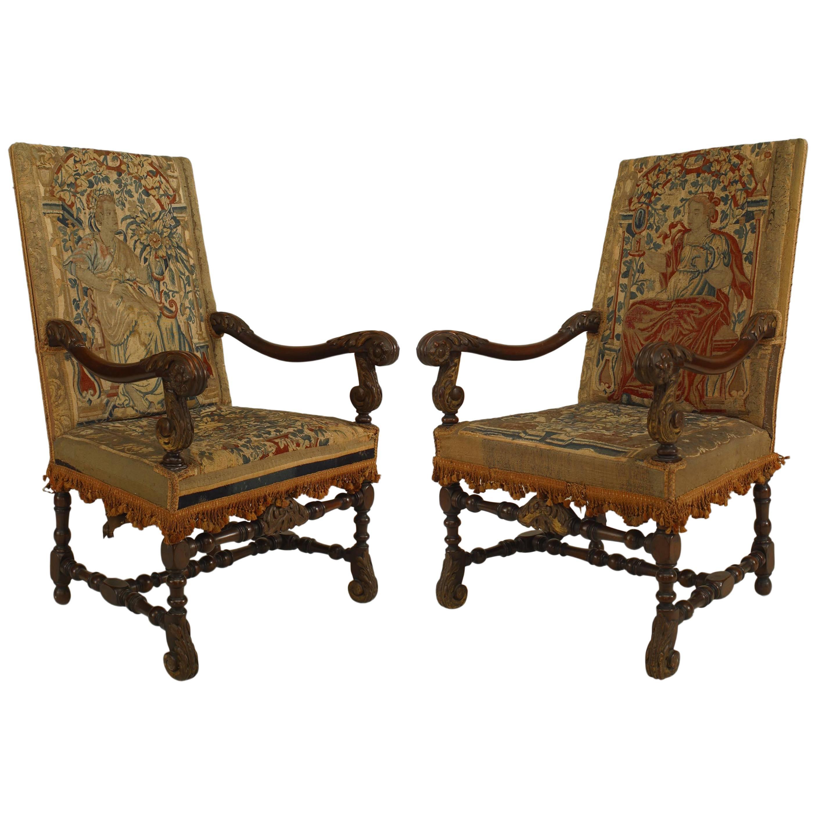 Paar englische Renaissance-Wandteppichstühle aus Nussbaum
