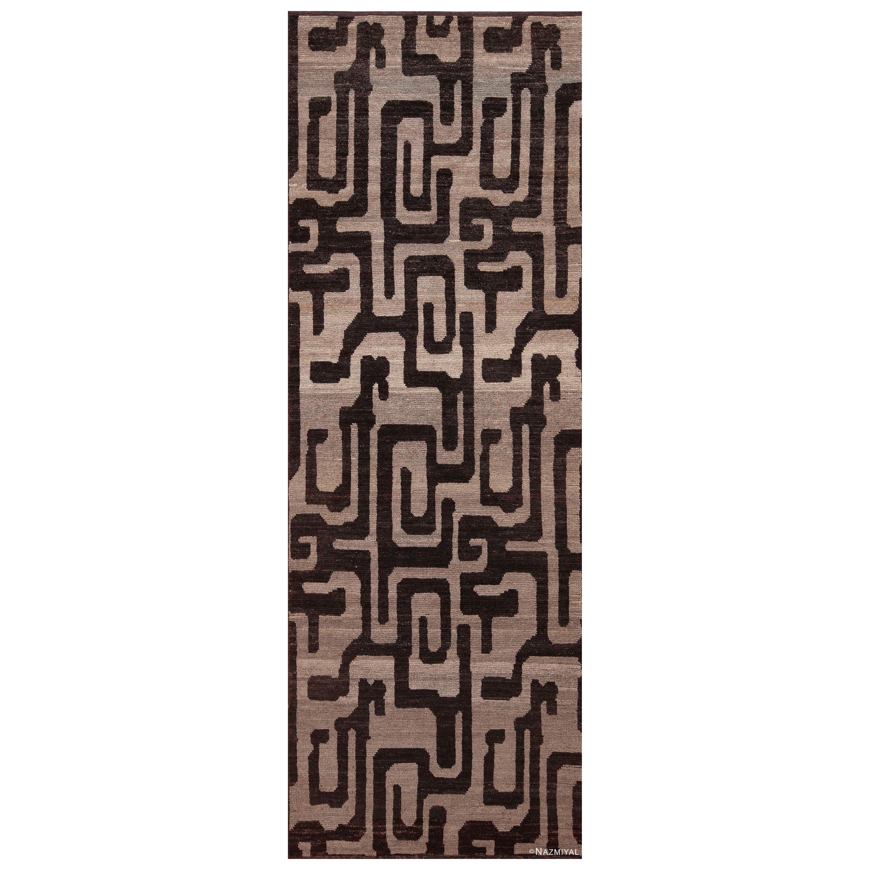 Nazmiyal Collection Modern Bold Graphic Black And Grey Runner Rug 3'9" x 10'8" For Sale