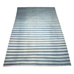 Tapis Dhurrie vintage bleu avec rayures, de Rug & Kilim