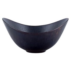 Gunnar Nylund for Rörstrand. Ceramic bowl with glaze in blue and brown tones.