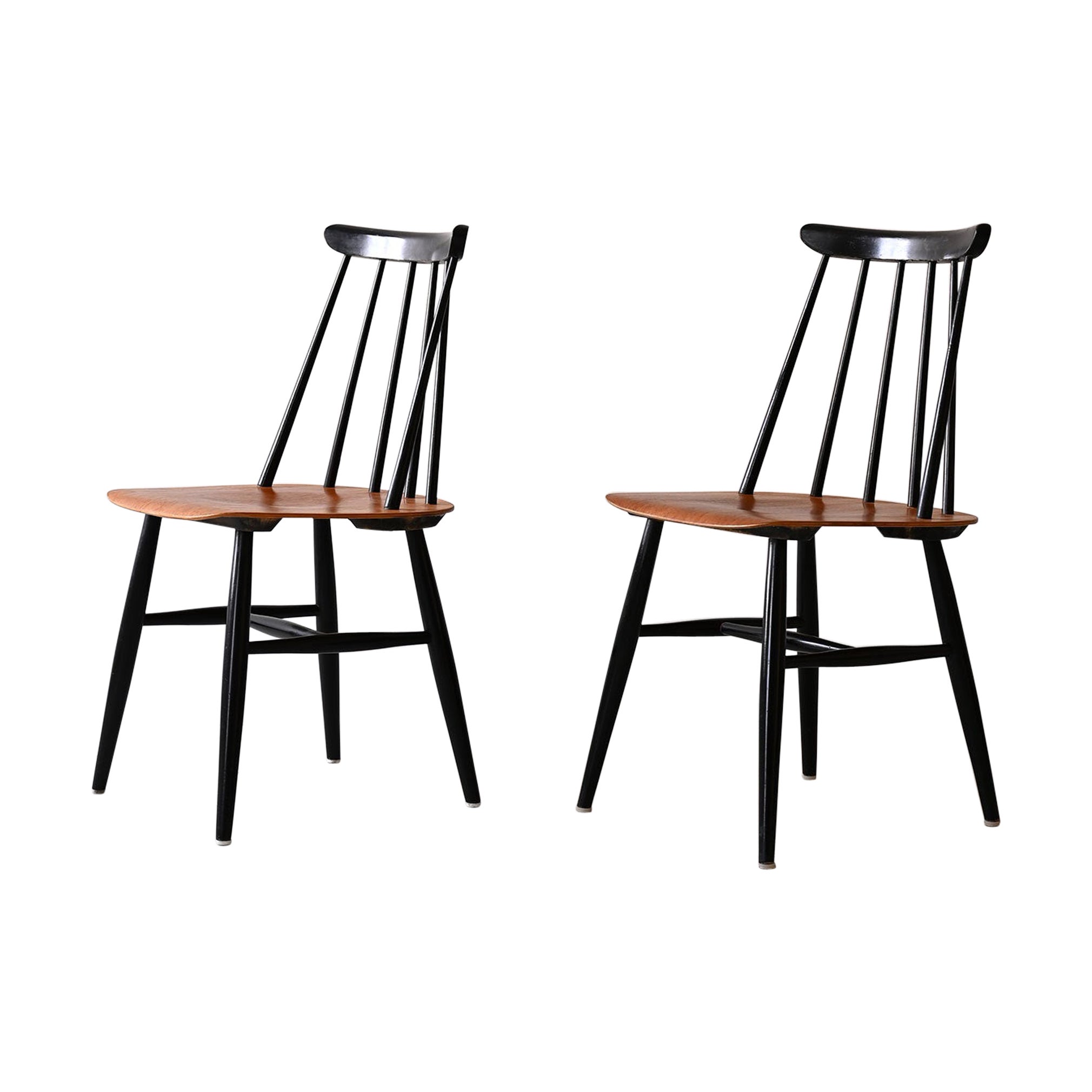 Pair of chairs designed by Ilmari Tapiovaaraa model 'Fanett'