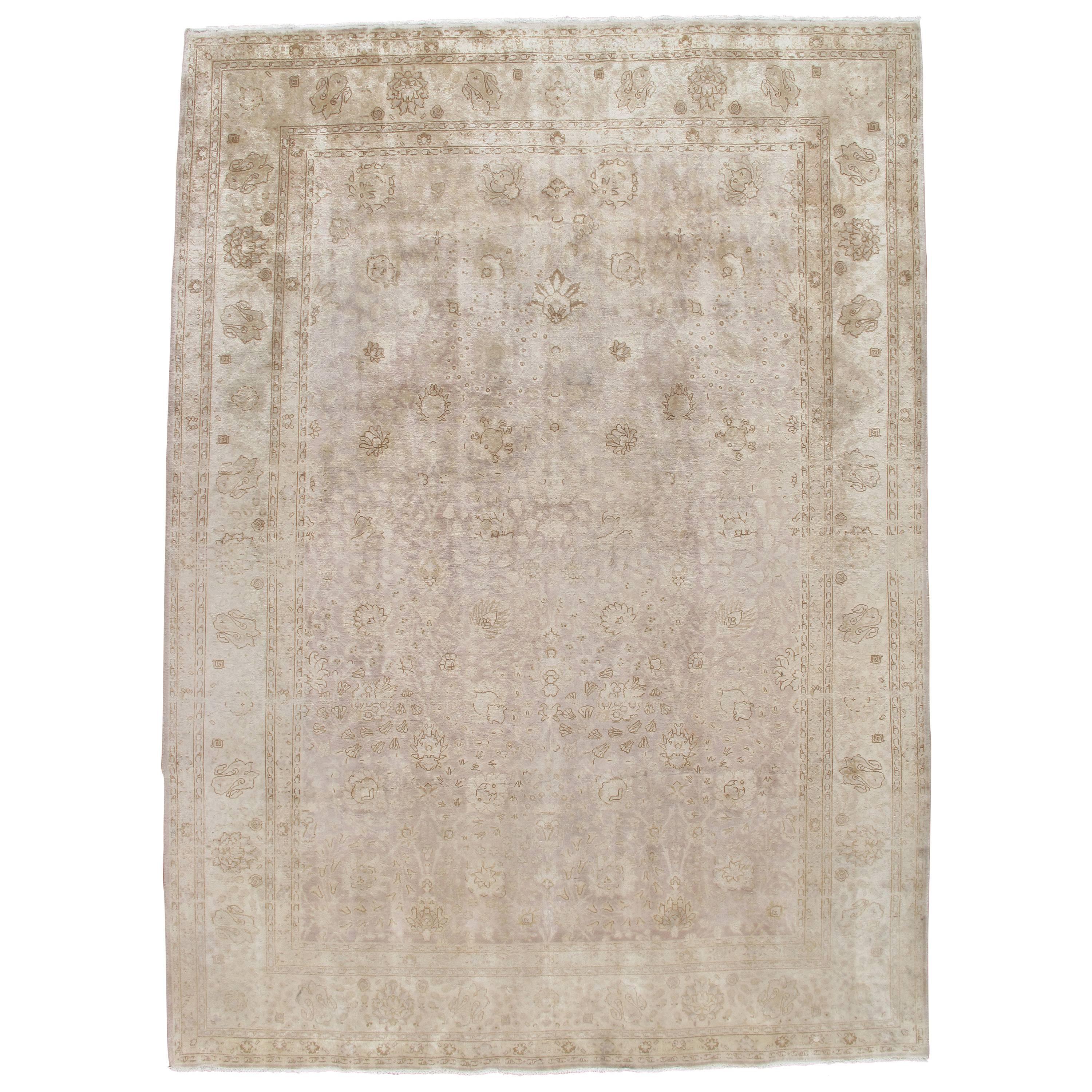 Antiker Täbris-Teppich, handgefertigter persischer Teppich in Floral Soft, Beige und Taupe