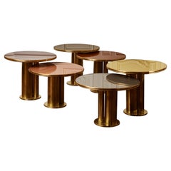 Paire de tables basses en verre teinté par Studio Glustin