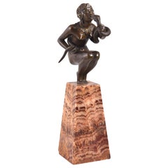 Danseuse avec un serpent ou Cléopâtre. Bronze, marbre. DEVENET, Claude-Marie