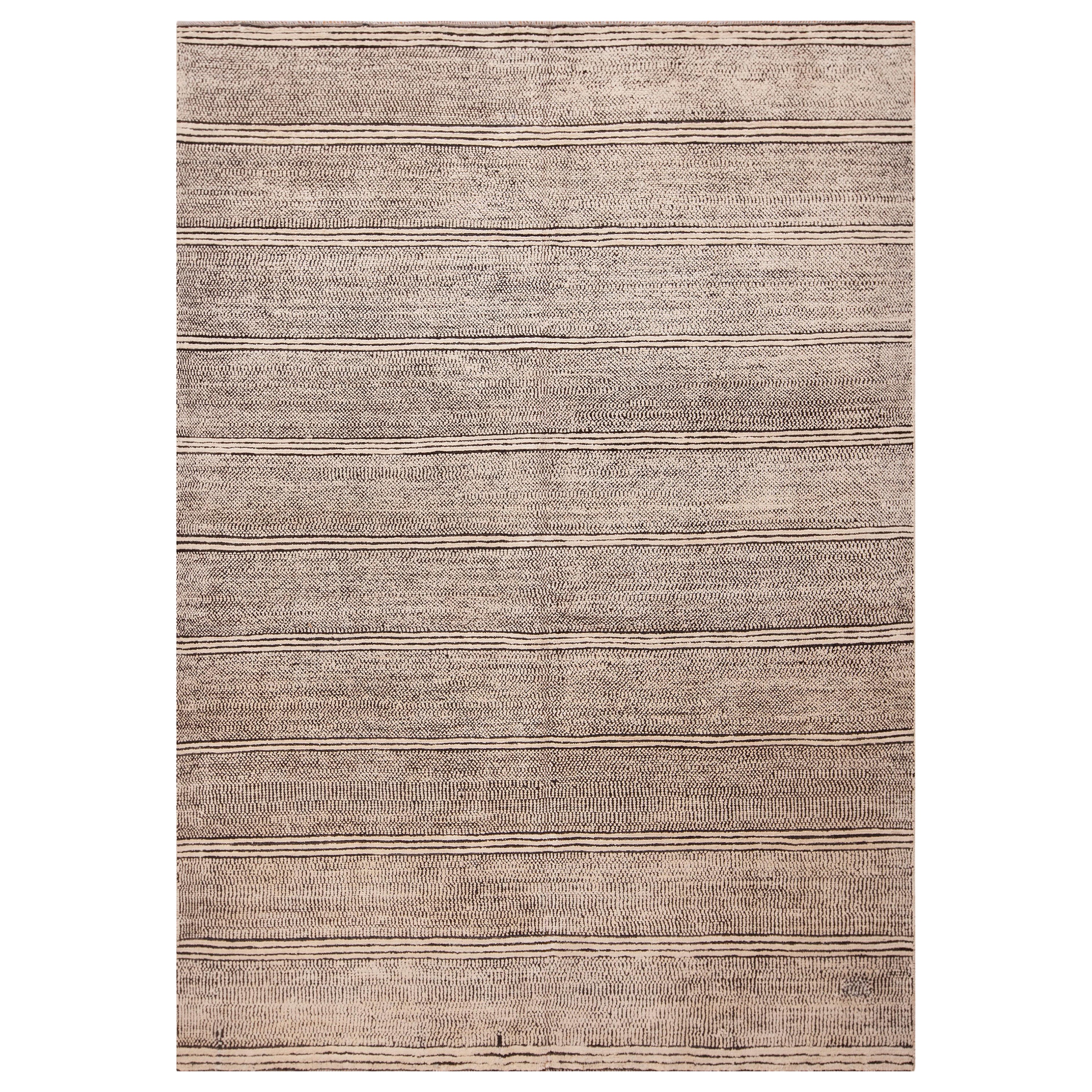 Nazmiyal Collection Trendy Modern Black And White Abstract Area Rug 6'5" x 9'1" For Sale