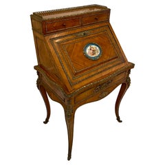 Französisches antikes viktorianisches Bureau/Schreibtisch aus Veilchenholz und Goldbronze in hoher Qualität
