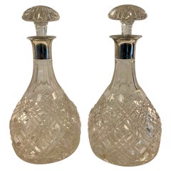 Superbe paire de carafes anciennes édouardiennes en verre taillé avec montures en argent