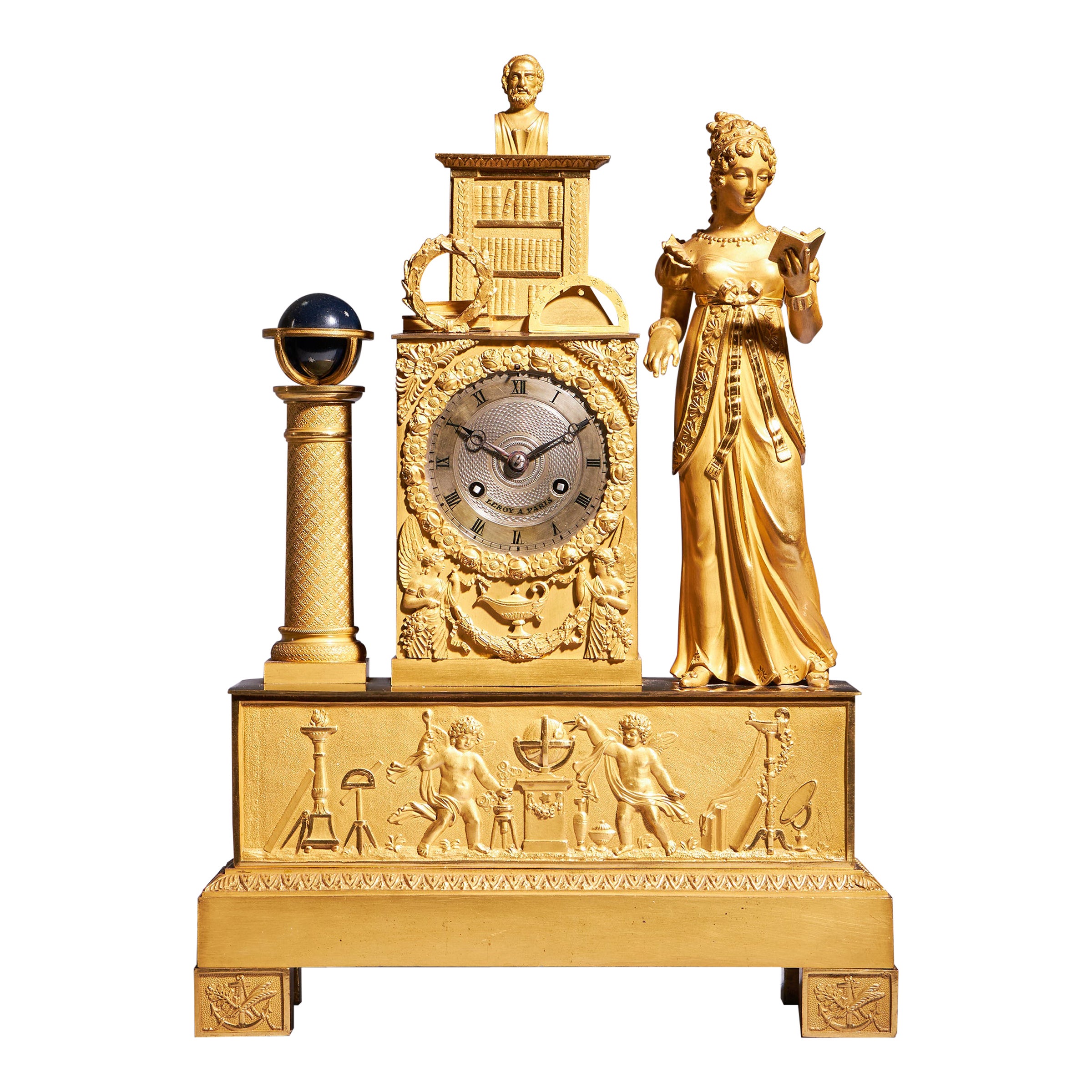 Belle pendule de cheminée française du 19e siècle en bronze doré par Leroy à Paris, vers 1825