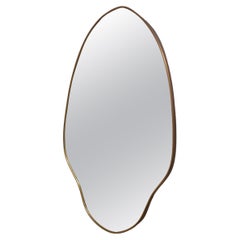 Specchio italiano d'epoca in ottone dalle forme fluide
