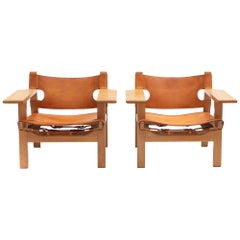 Ein Paar Børge Mogensen 'The Spanish Chair' in Eiche und hellem Sattelleder